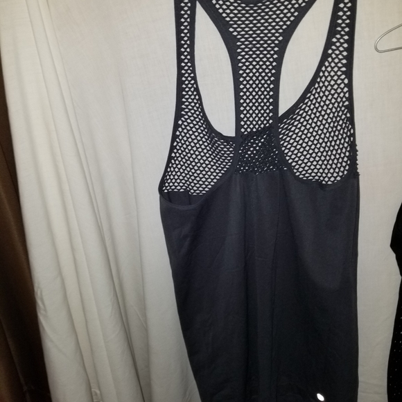 2 Zella Size Medium Tank Tops - Picture 6 of 8